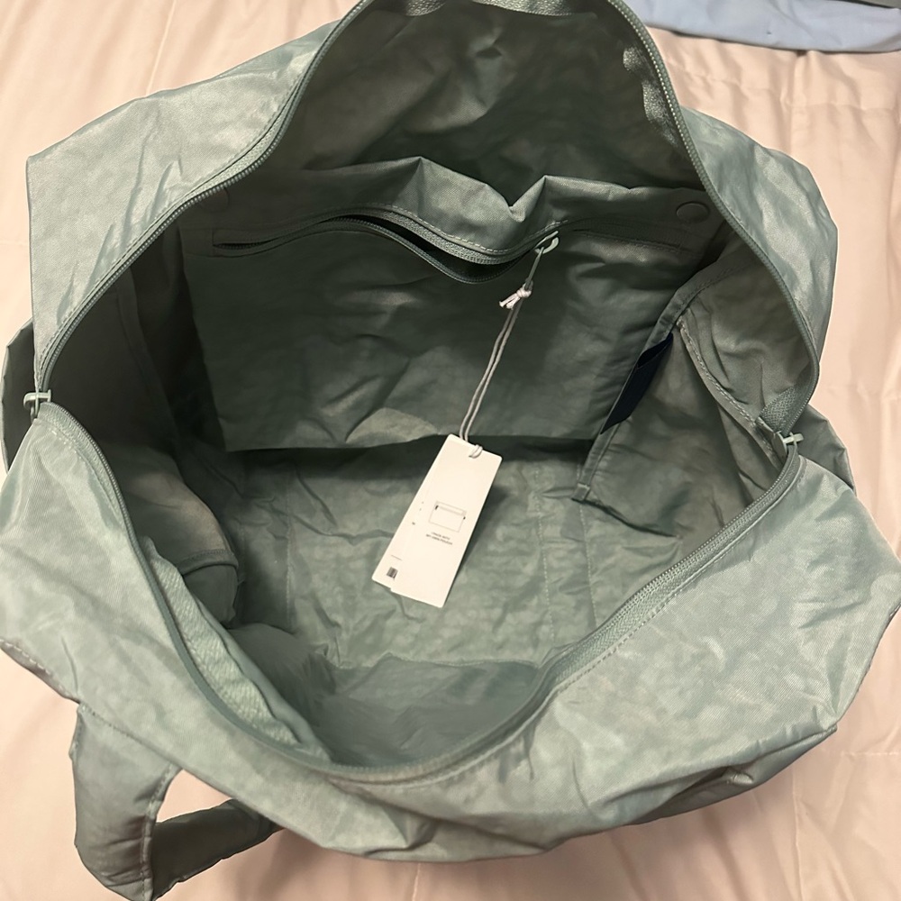 Baggu small cloud carry on
